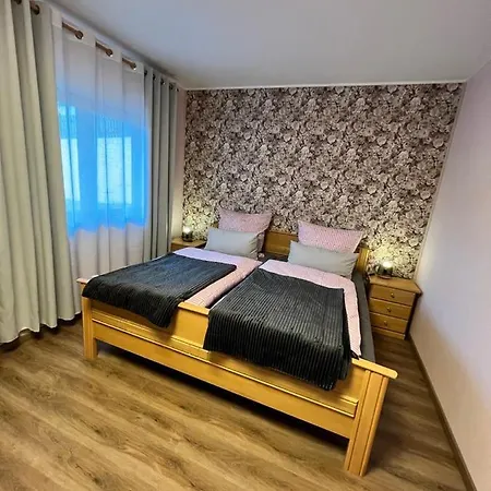 アパート O&w Ferienzimmer Am Nuerburgring, Quiddelbach